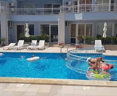 Sunny Dream Family In Appartement *