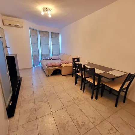 Sunny Dream Family In Appartement *