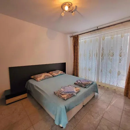 Sunny Dream Family In Appartement *