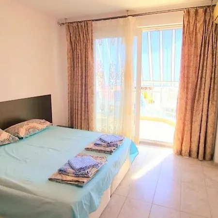 Sunny Dream Family In Appartement *