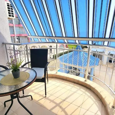 Sunny Dream Family In Appartement